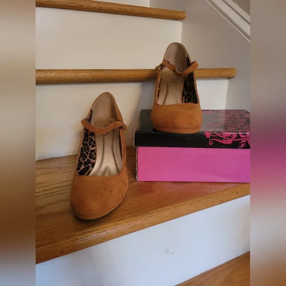 NEW Rust Faux Suede Mary Jane Wedges - Picture 4 of 6